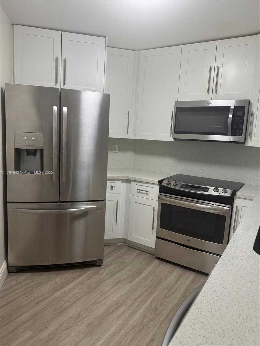 Small Image of 9419 FONTAINEBLEAU BLVD #210, Miami Number 17
