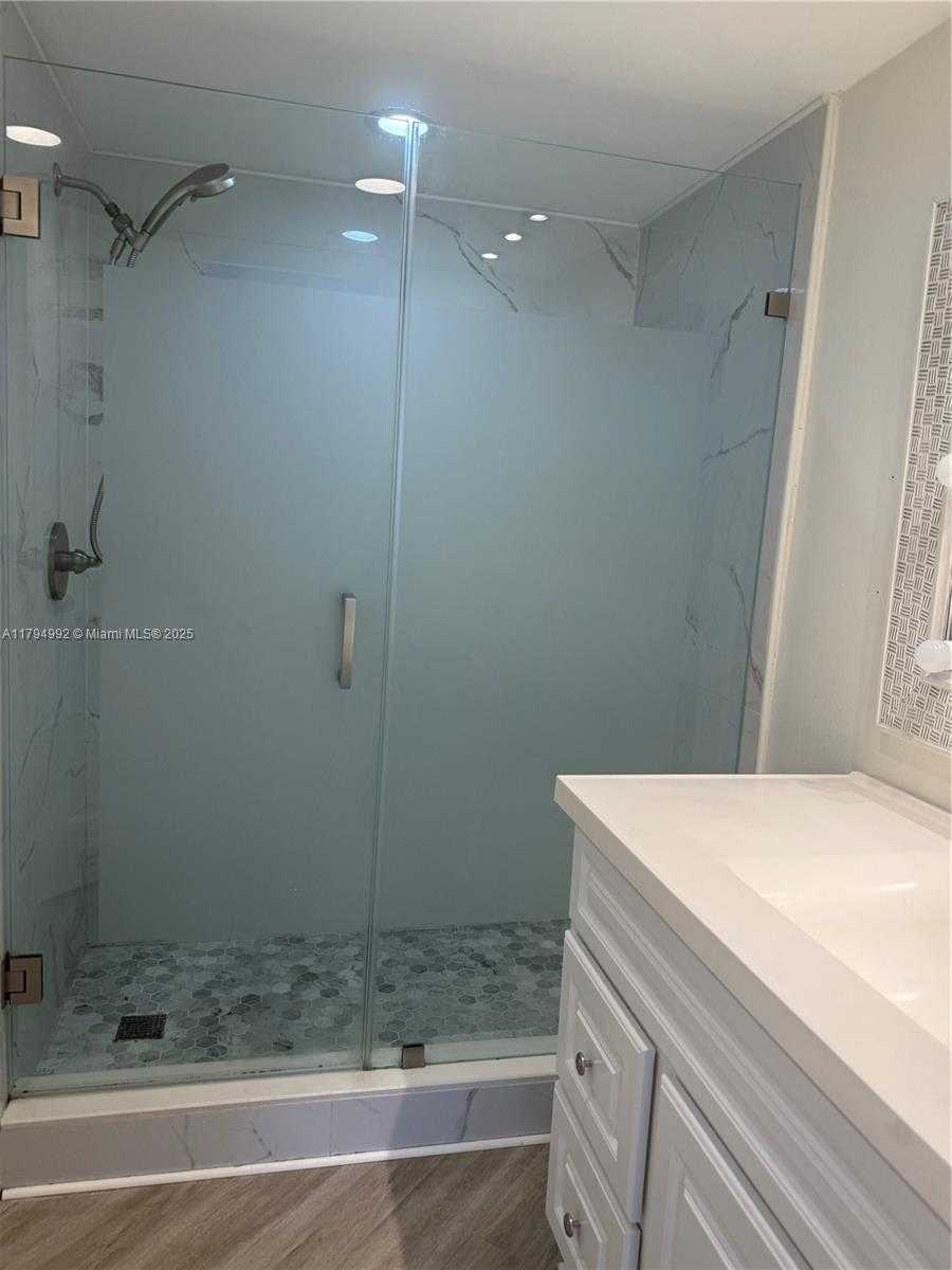 Small Image of 9419 FONTAINEBLEAU BLVD #210, Miami Number 6