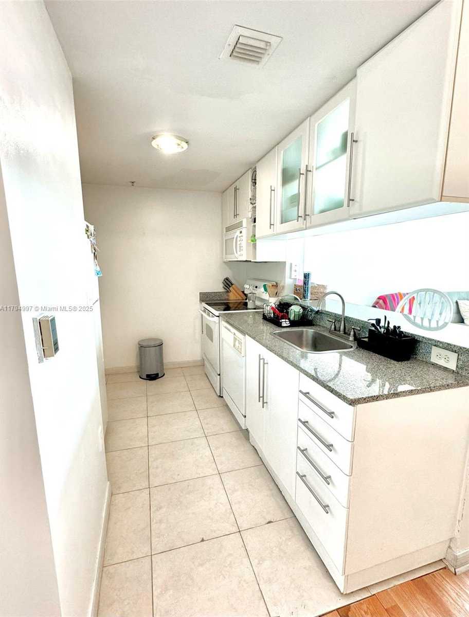Small Image of 275 NORTH EAST 18TH ST #2004, Miami Number 13
