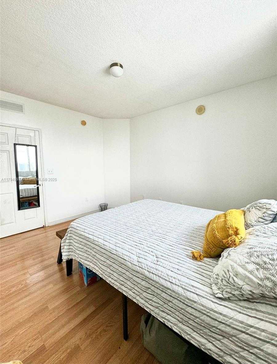 Small Image of 275 NORTH EAST 18TH ST #2004, Miami Number 17