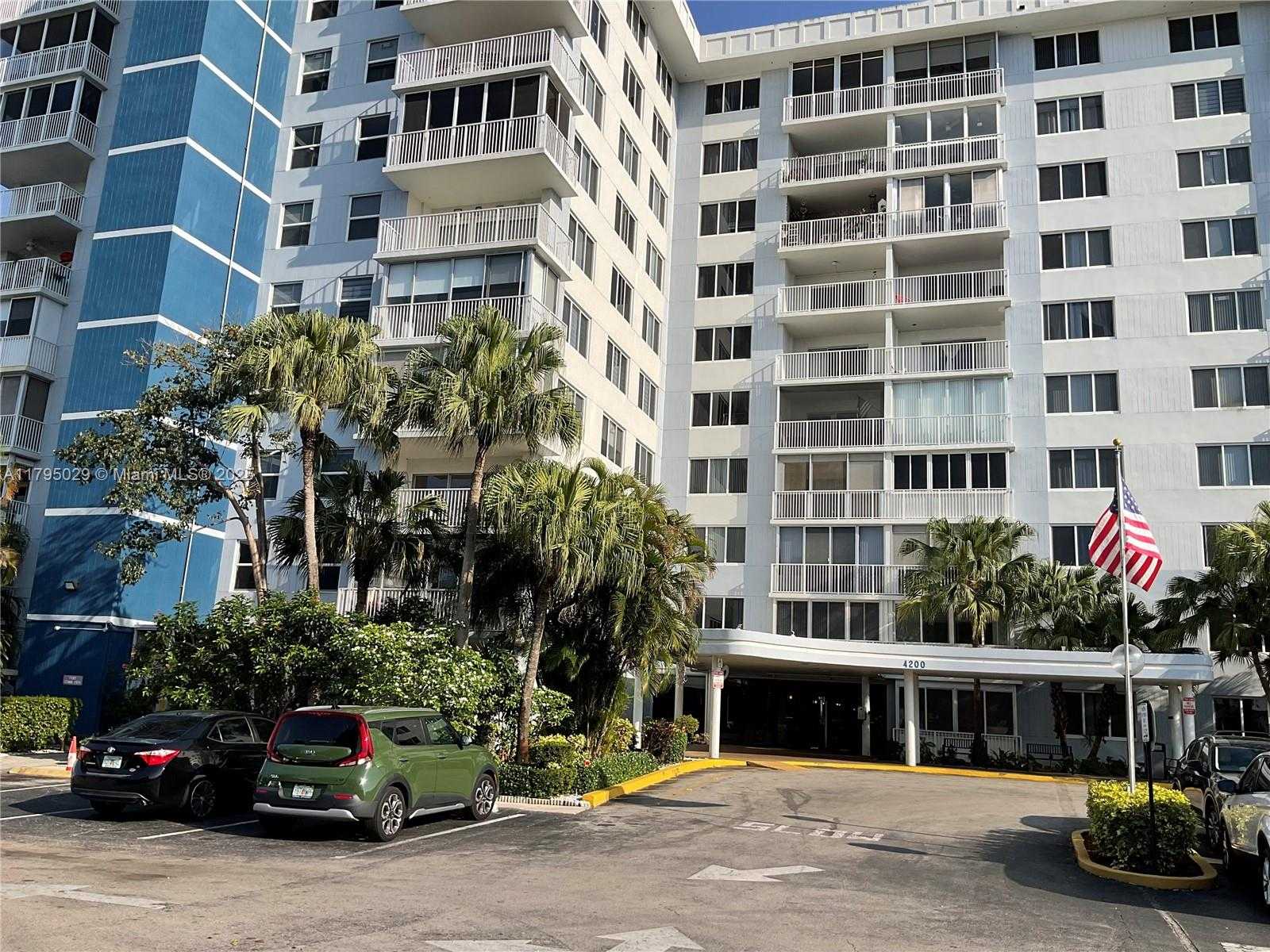 Small Image of 4200 HILLCREST DR #201, Hollywood Number 10