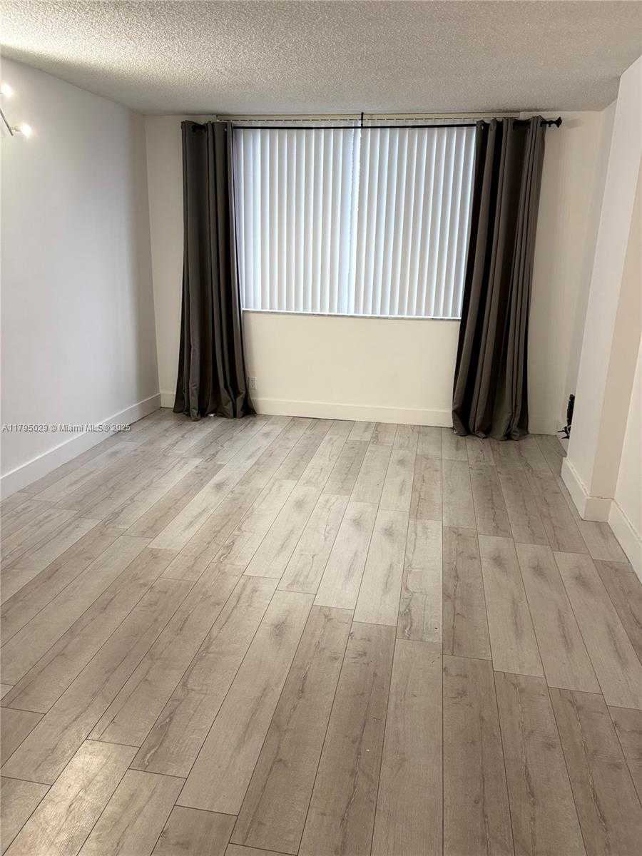 Small Image of 4200 HILLCREST DR #201, Hollywood Number 15