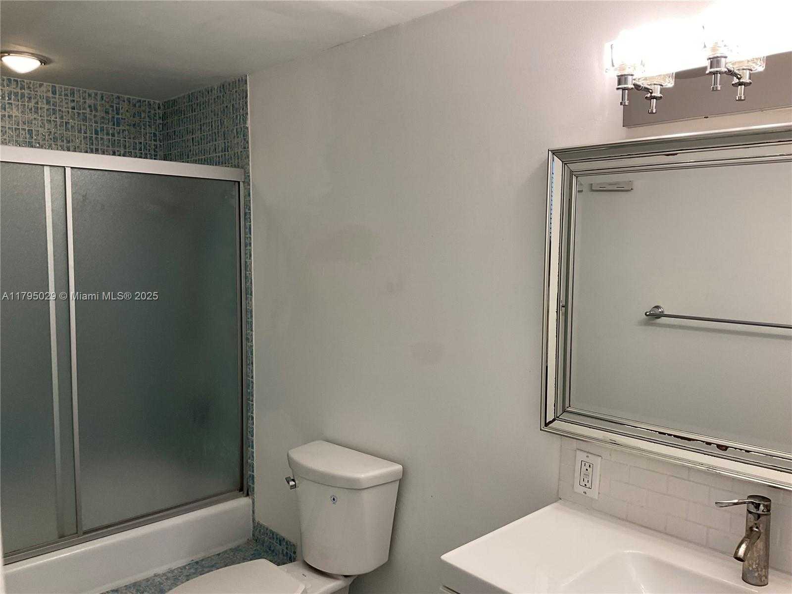 Small Image of 4200 HILLCREST DR #201, Hollywood Number 18