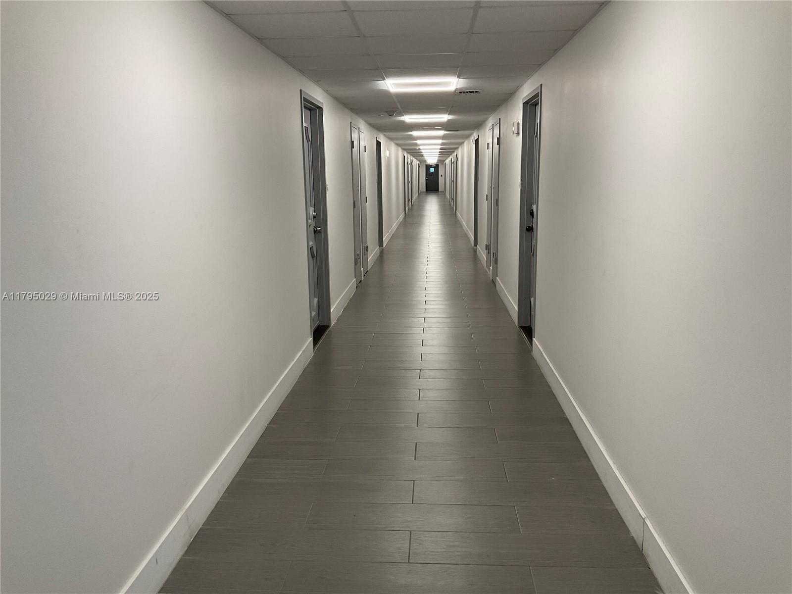 Small Image of 4200 HILLCREST DR #201, Hollywood Number 20