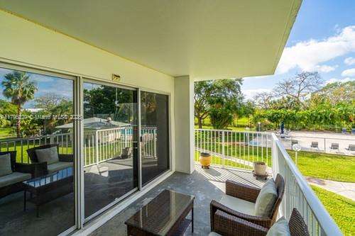 Small Image of 4200 HILLCREST DR #201, Hollywood Number 24