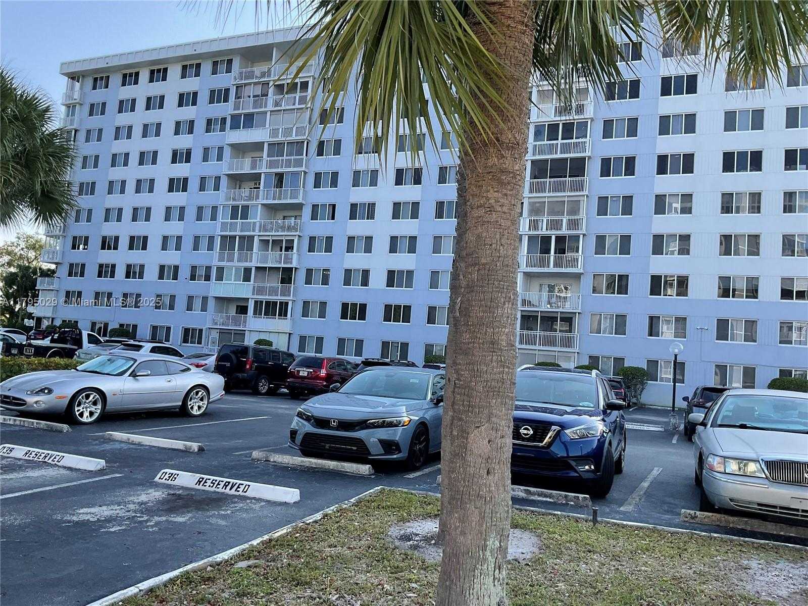 Small Image of 4200 HILLCREST DR #201, Hollywood Number 25