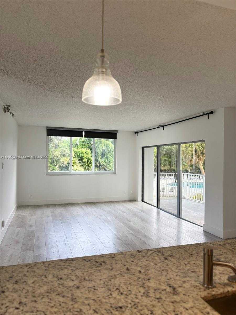 Small Image of 4200 HILLCREST DR #201, Hollywood Number 28