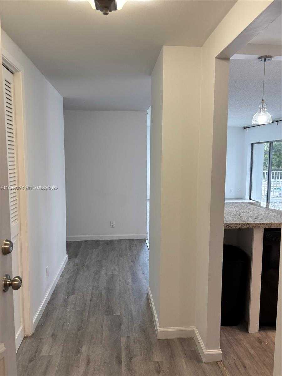 Small Image of 4200 HILLCREST DR #201, Hollywood Number 29