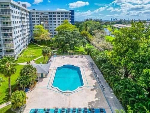 Small Image of 4200 HILLCREST DR #201, Hollywood Number 9