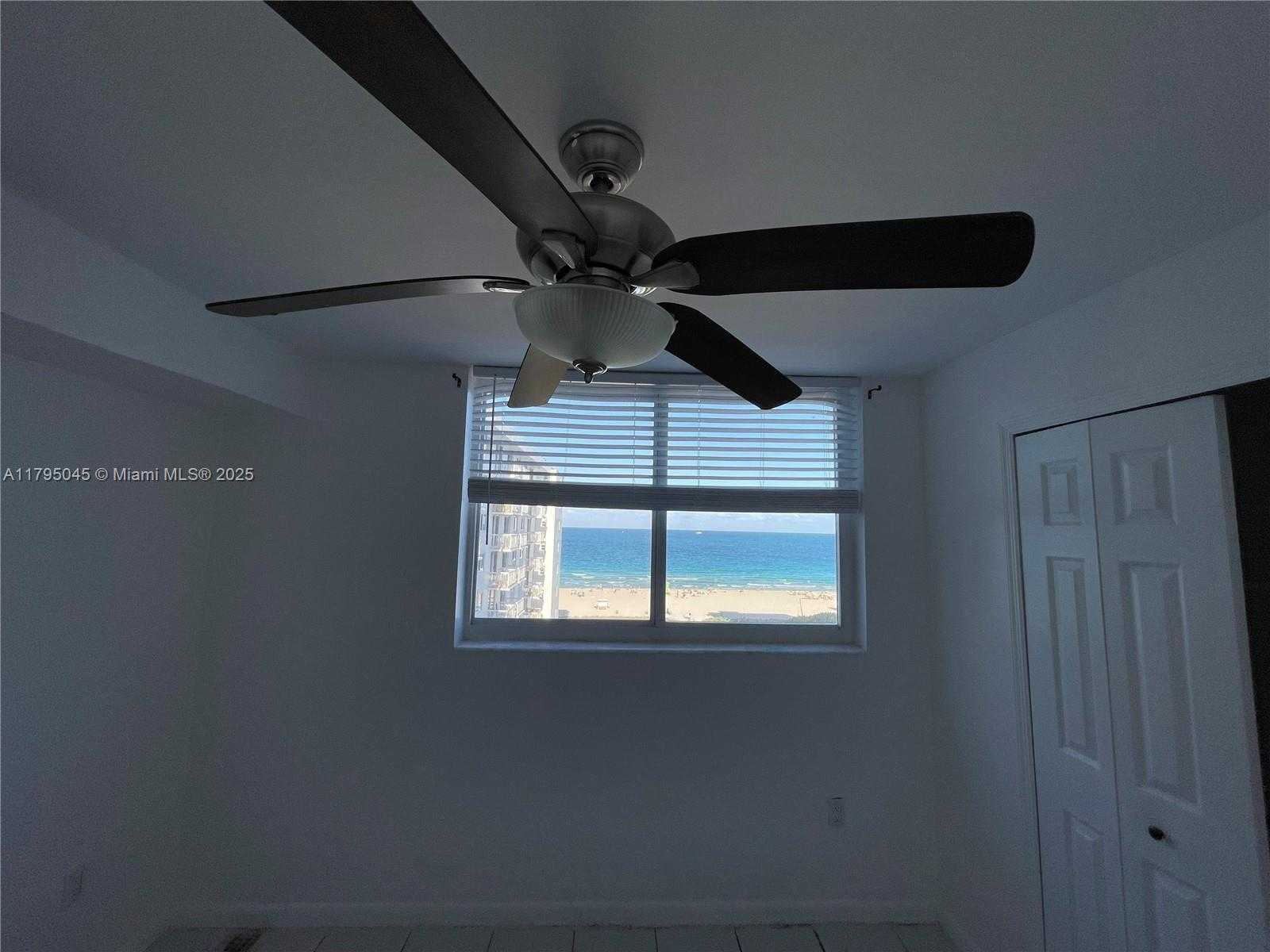Small Image of 401 OCEAN DR #906, Miami Beach Number 4