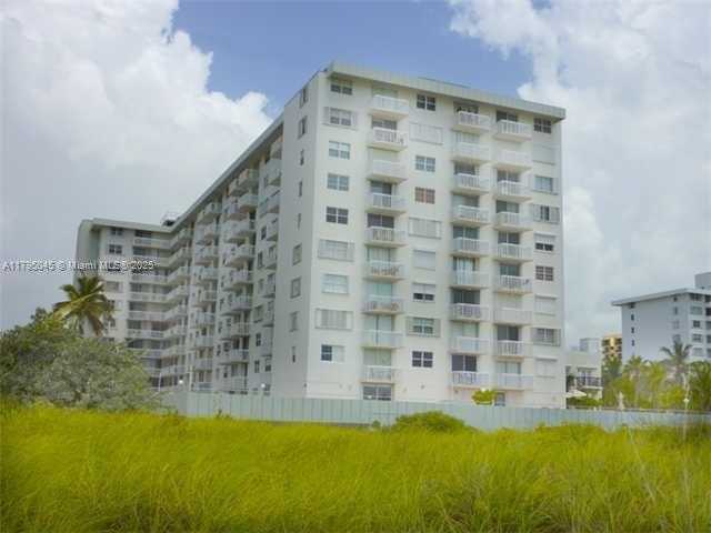 Small Image of 401 OCEAN DR #906, Miami Beach Number 6