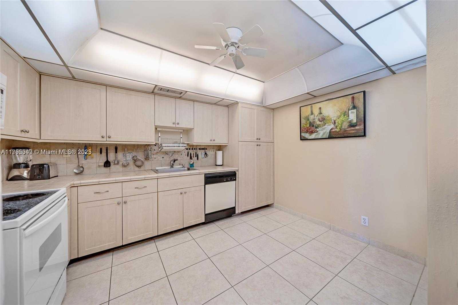 Small Image of 1600 SOUTH OCEAN DR #4G, Hollywood Number 5