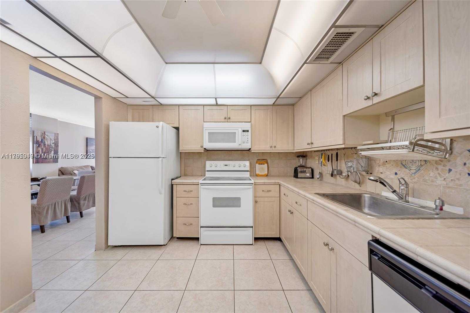 Small Image of 1600 SOUTH OCEAN DR #4G, Hollywood Number 6