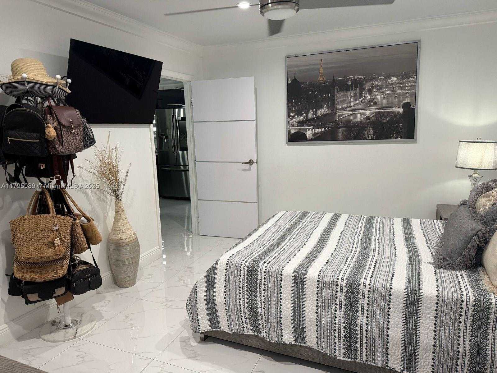 Small Image of 2837 WEST 75TH ST, Hialeah Number 12