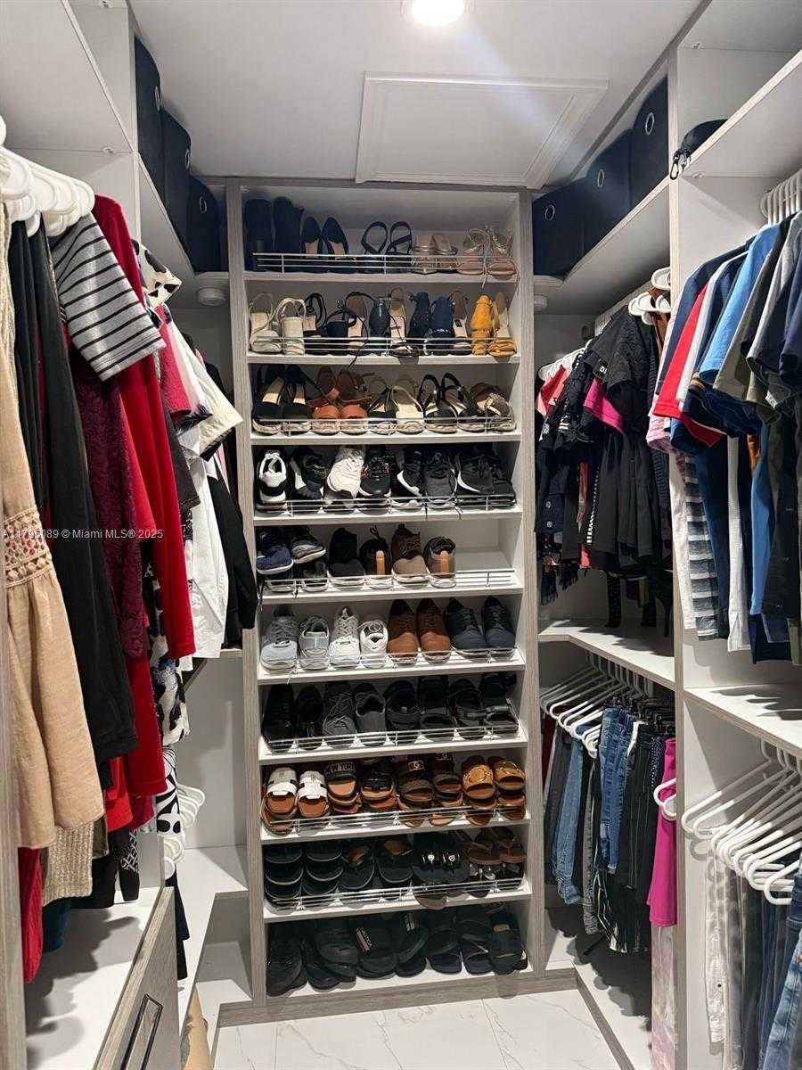 Small Image of 2837 WEST 75TH ST, Hialeah Number 14