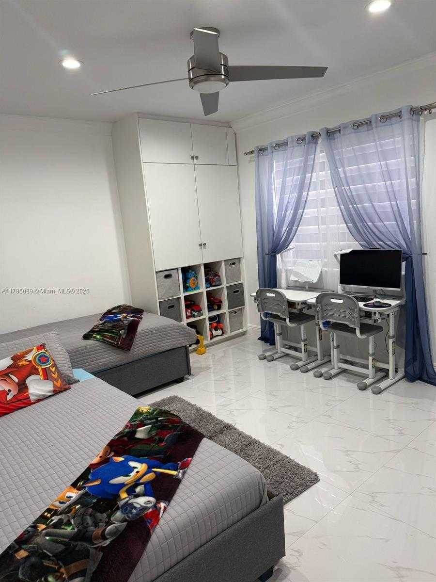 Small Image of 2837 WEST 75TH ST, Hialeah Number 20