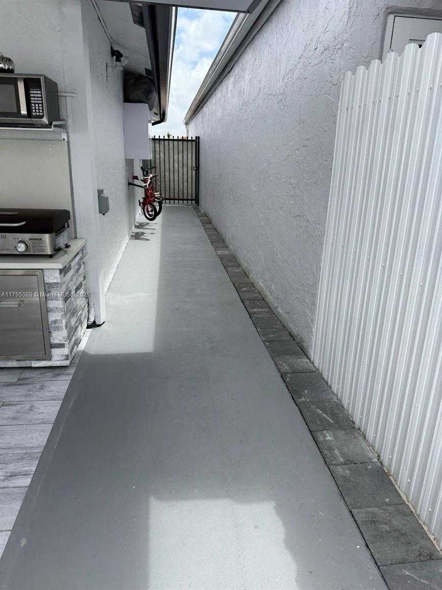 Small Image of 2837 WEST 75TH ST, Hialeah Number 22