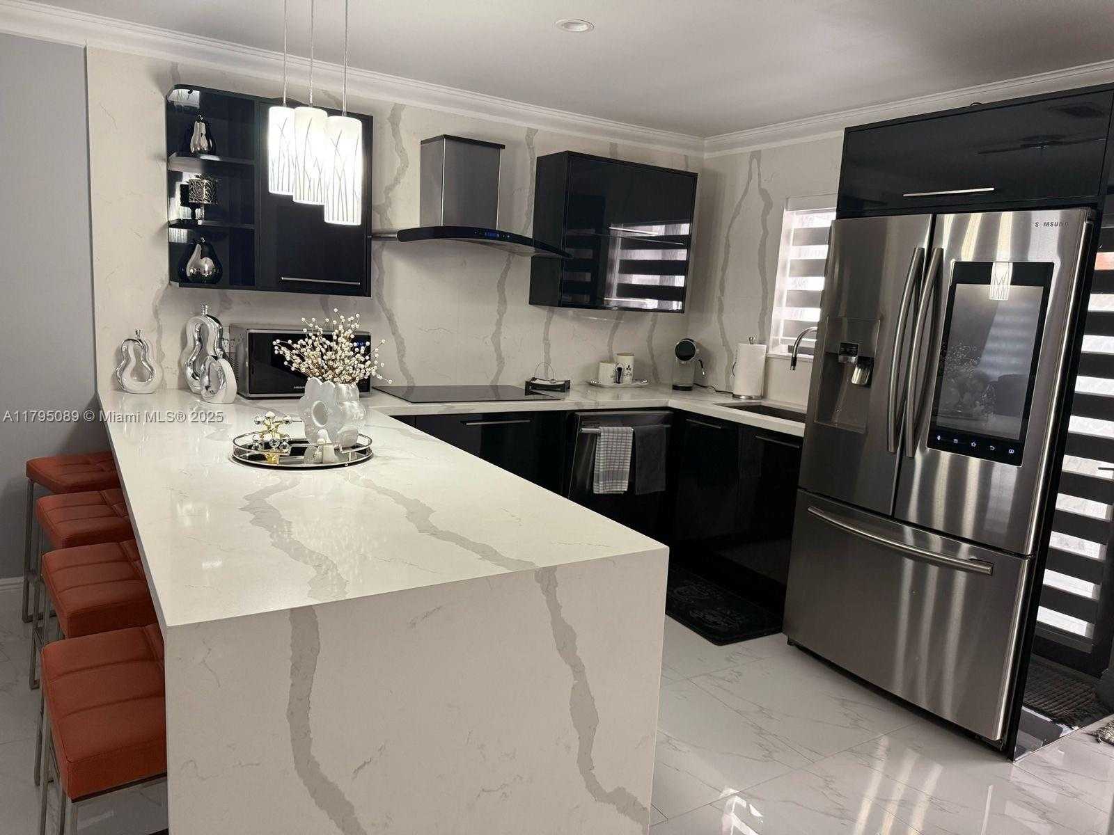 Small Image of 2837 WEST 75TH ST, Hialeah Number 4
