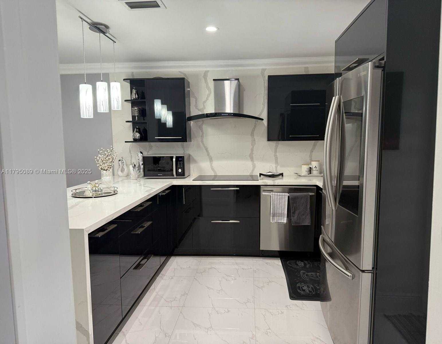Small Image of 2837 WEST 75TH ST, Hialeah Number 5