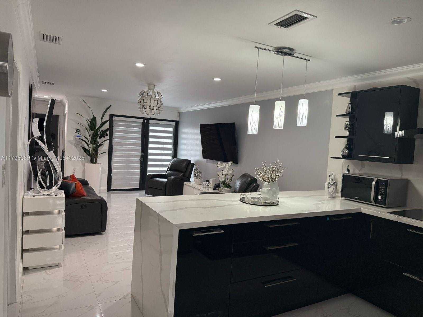 Small Image of 2837 WEST 75TH ST, Hialeah Number 7