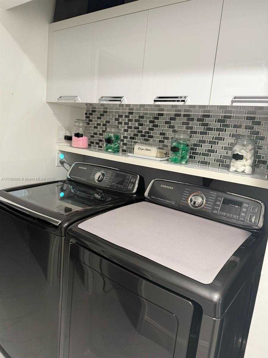 Small Image of 2837 WEST 75TH ST, Hialeah Number 9