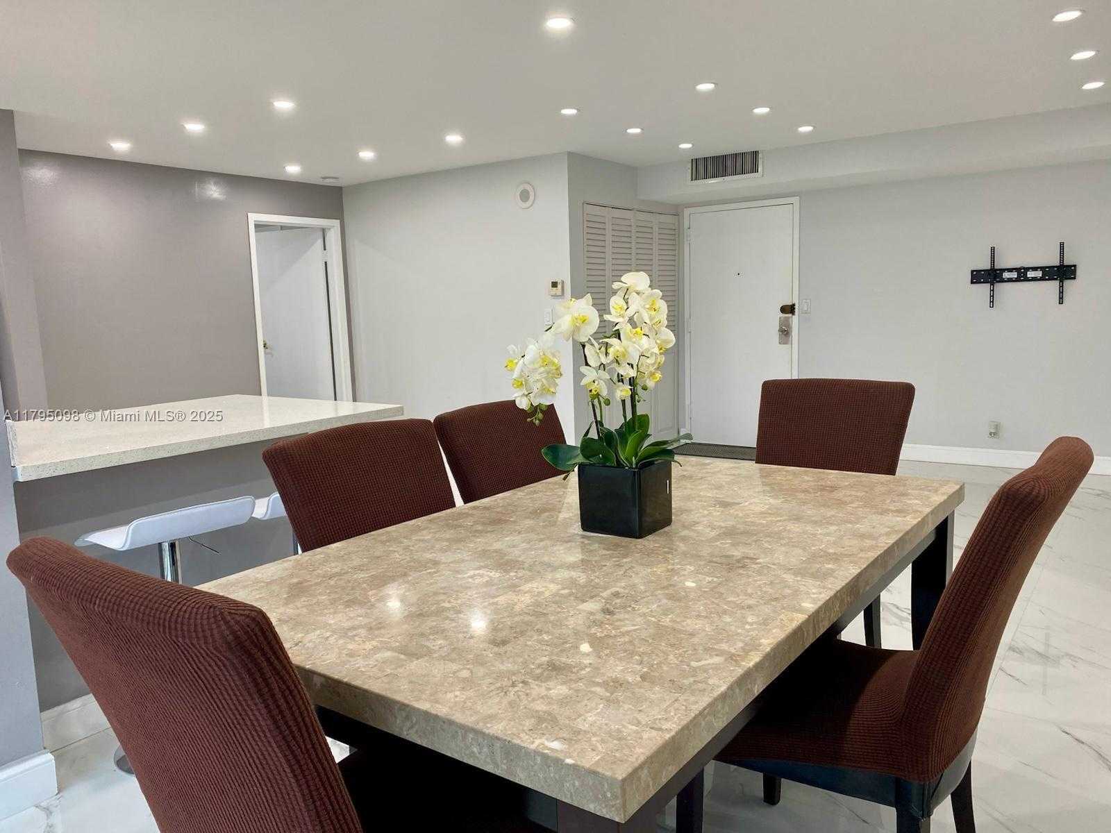 Small Image of 17021 NORTH BAY RD #1019, Sunny Isles Beach Number 11