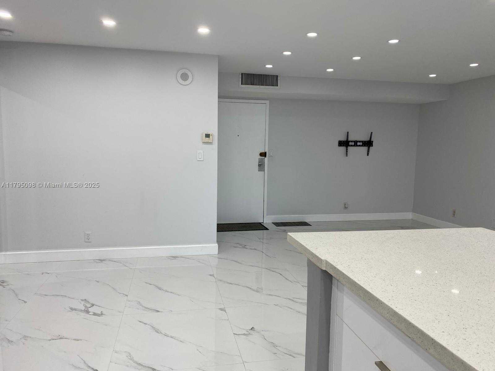 Small Image of 17021 NORTH BAY RD #1019, Sunny Isles Beach Number 14