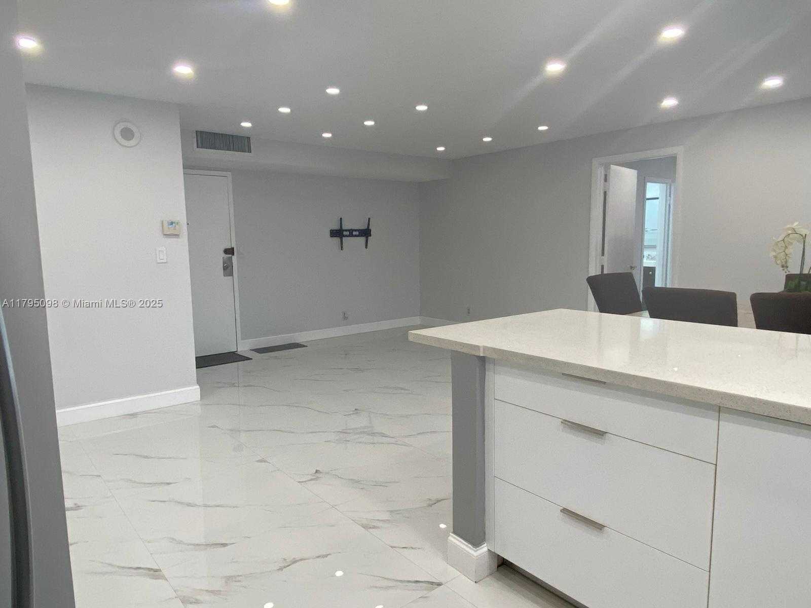 Small Image of 17021 NORTH BAY RD #1019, Sunny Isles Beach Number 15