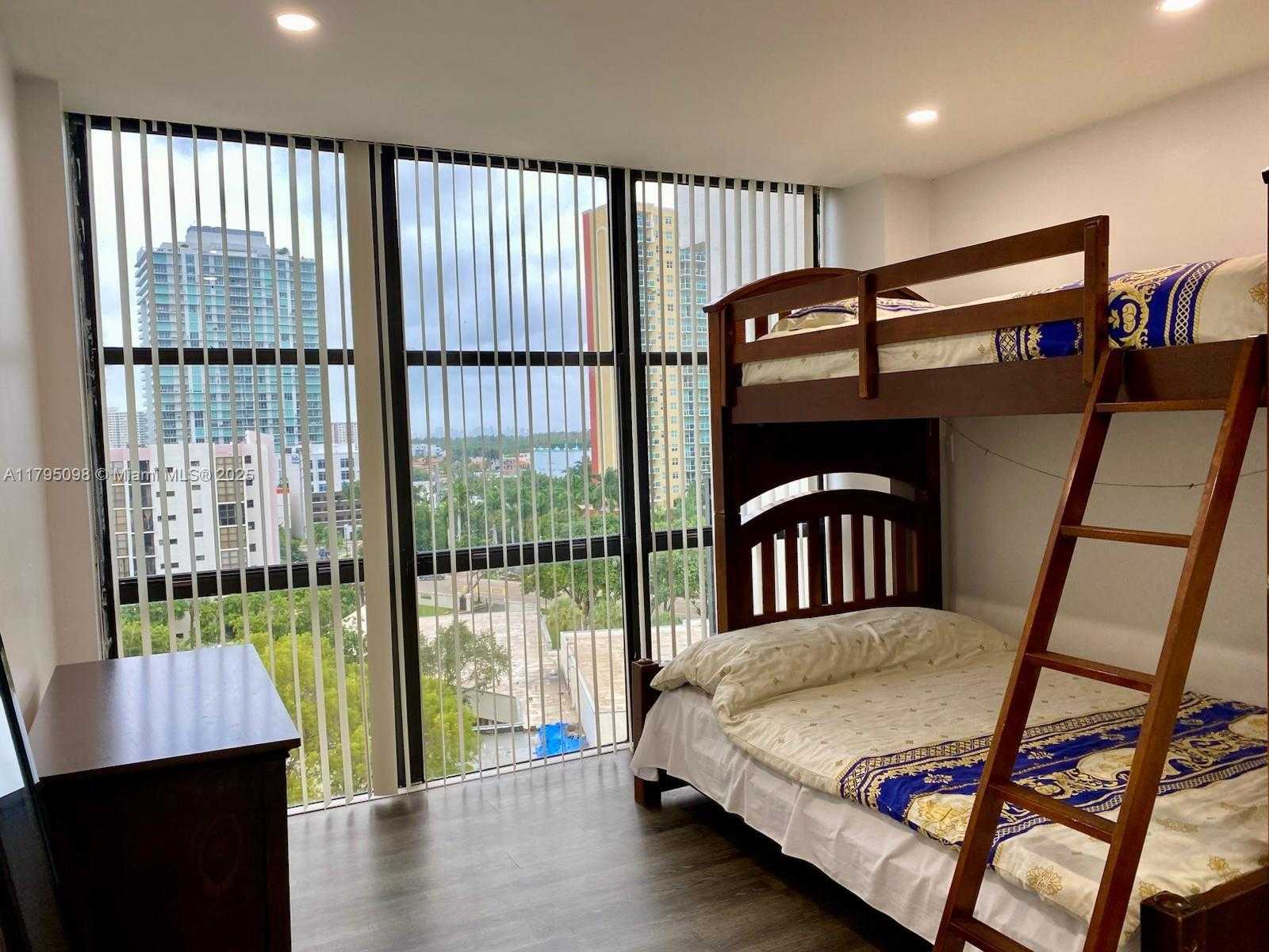 Small Image of 17021 NORTH BAY RD #1019, Sunny Isles Beach Number 16