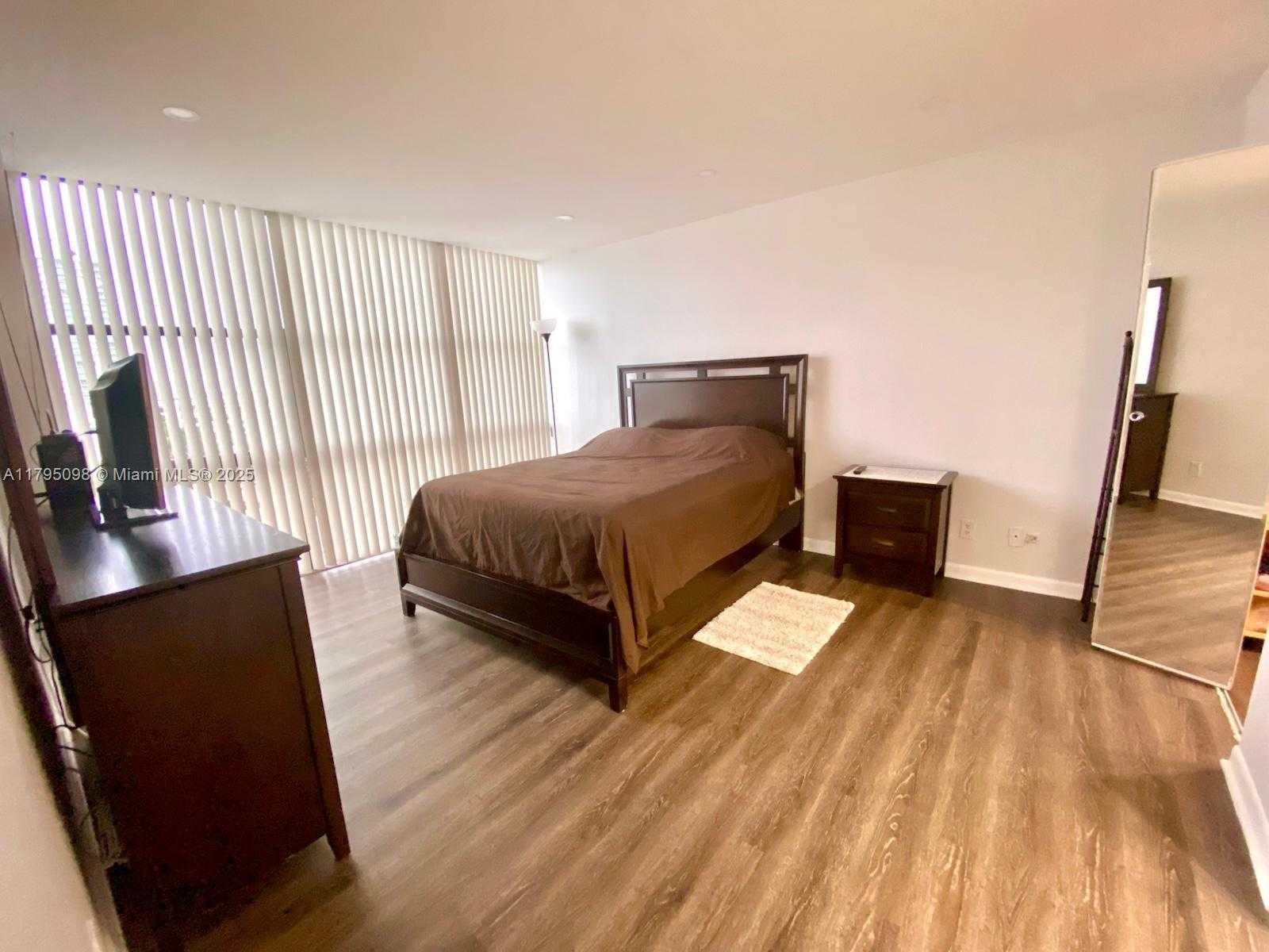 Small Image of 17021 NORTH BAY RD #1019, Sunny Isles Beach Number 20