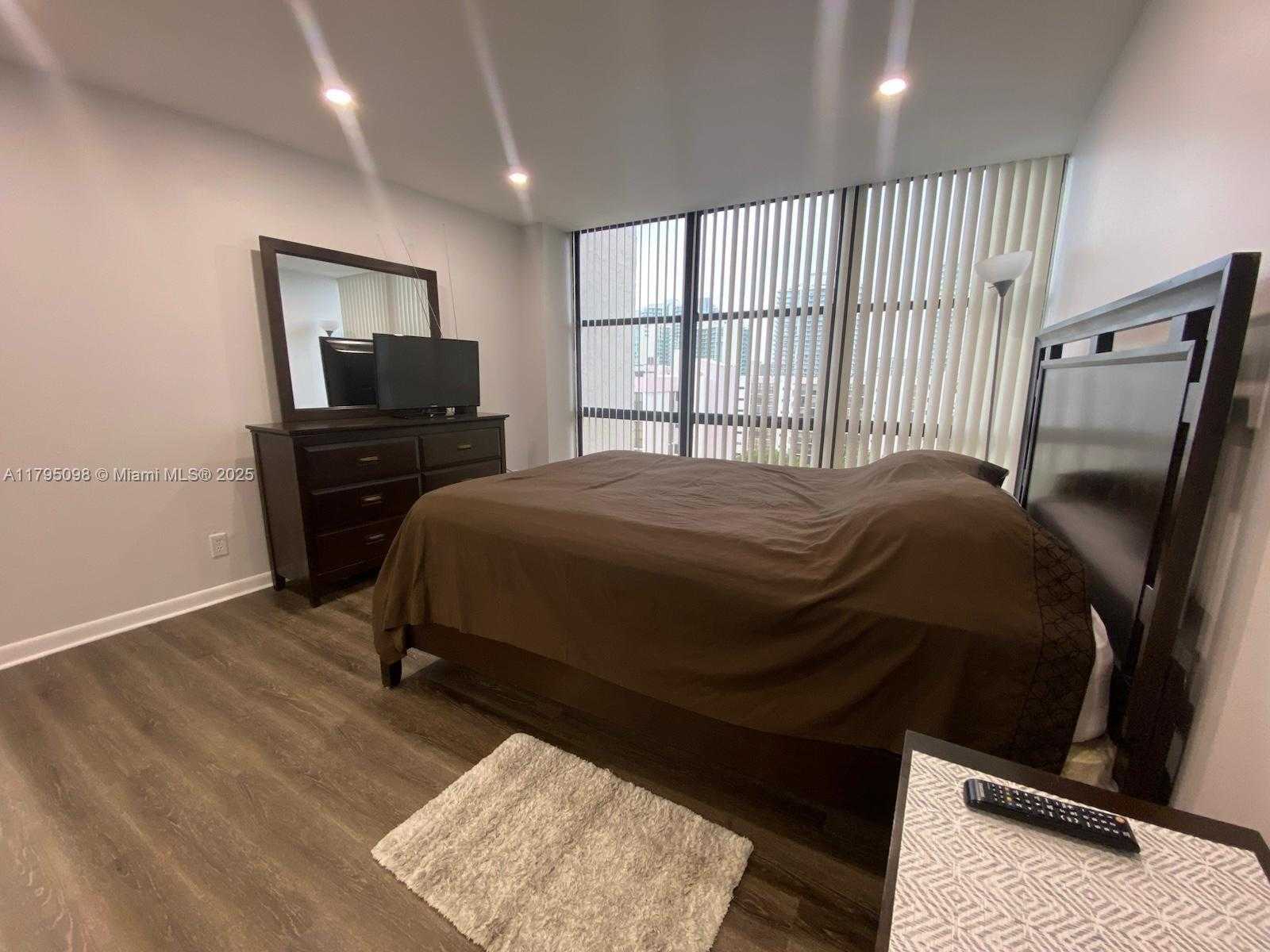 Small Image of 17021 NORTH BAY RD #1019, Sunny Isles Beach Number 21
