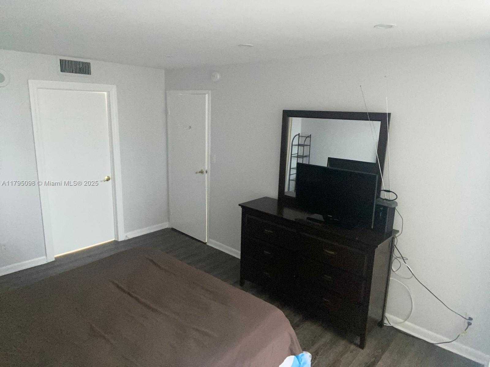 Small Image of 17021 NORTH BAY RD #1019, Sunny Isles Beach Number 22
