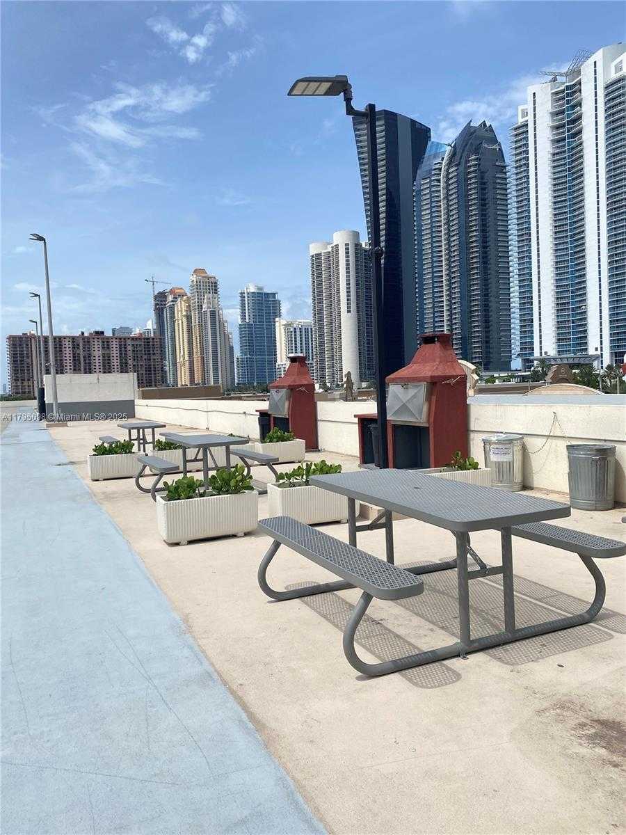 Small Image of 17021 NORTH BAY RD #1019, Sunny Isles Beach Number 27