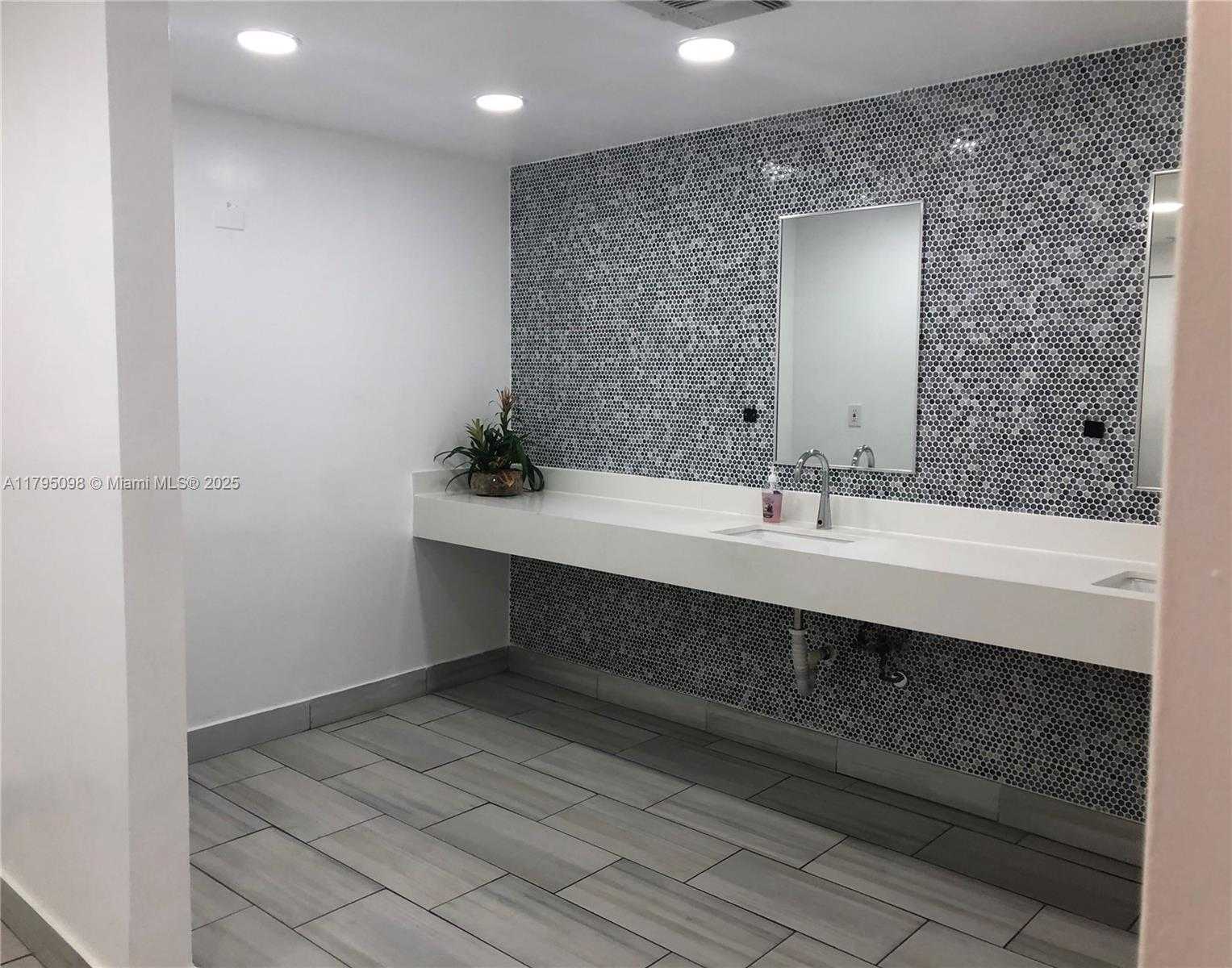 Small Image of 17021 NORTH BAY RD #1019, Sunny Isles Beach Number 31