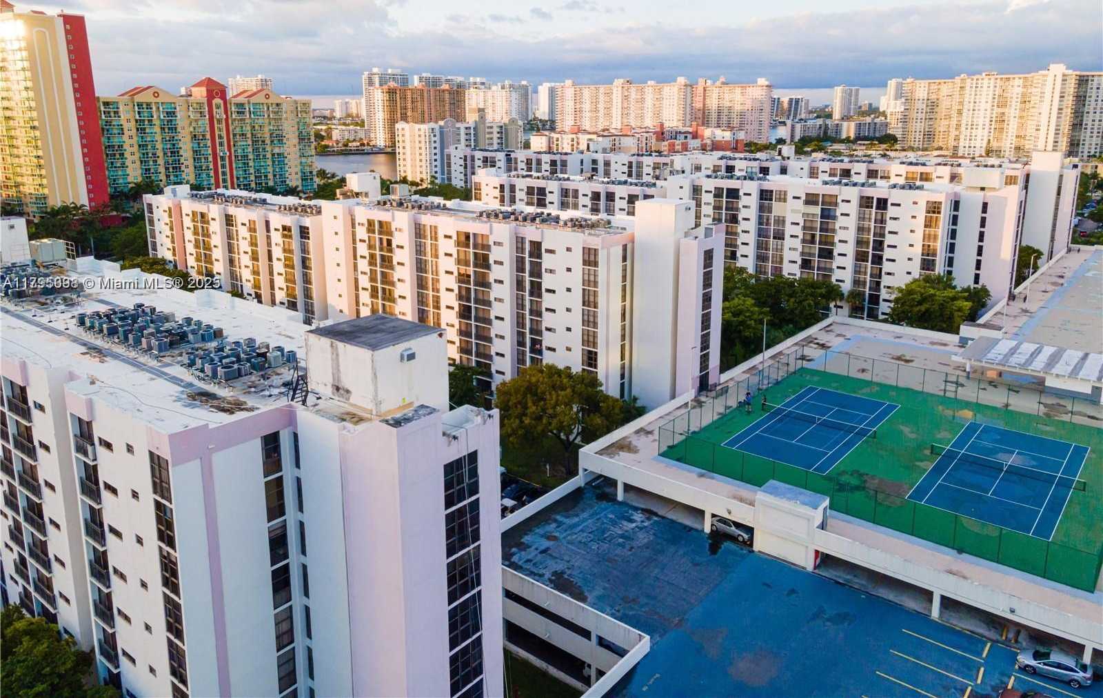 Small Image of 17021 NORTH BAY RD #1019, Sunny Isles Beach Number 32
