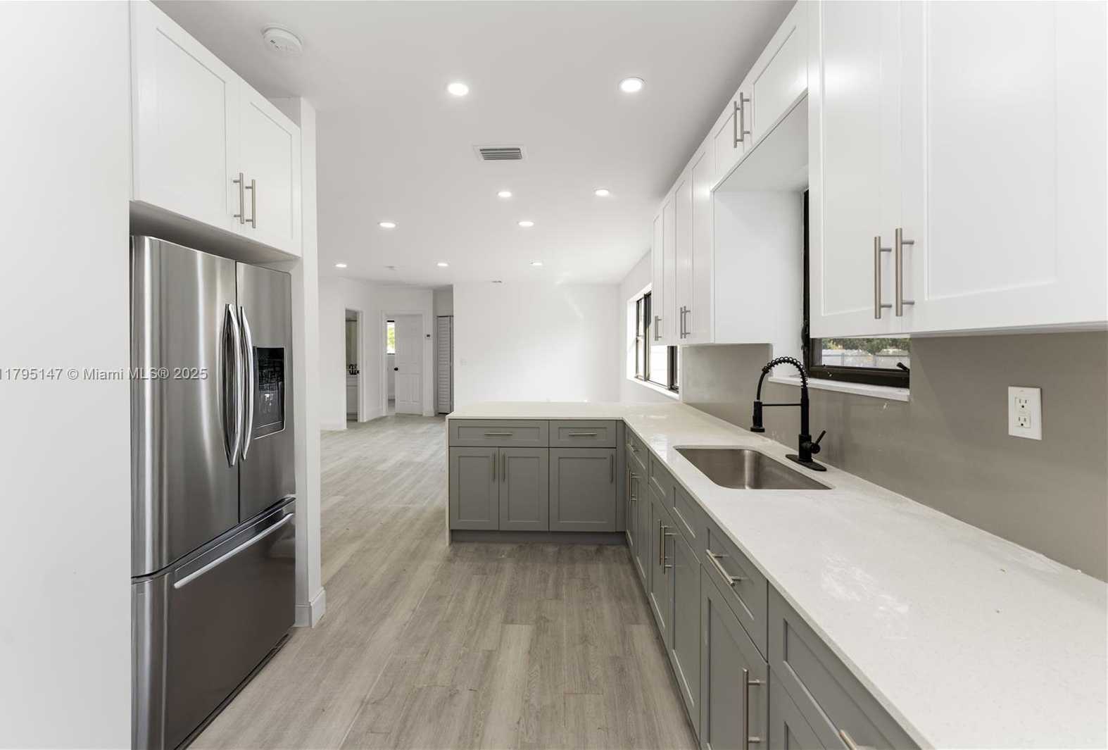 Small Image of 11532 SOUTH WEST 136TH TER, Miami Number 4