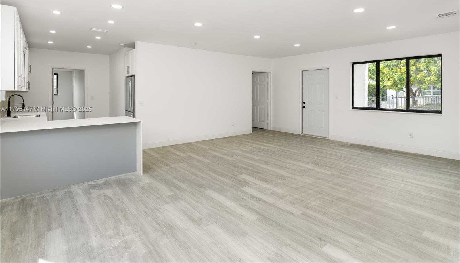 Small Image of 11532 SOUTH WEST 136TH TER, Miami Number 7