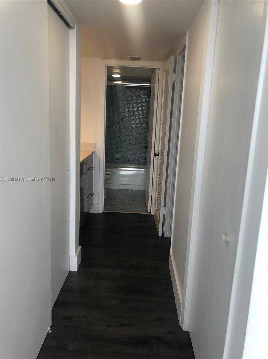 Small Image of 18081 BISCAYNE BLVD #703, Aventura Number 11