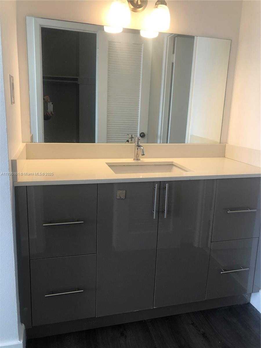 Small Image of 18081 BISCAYNE BLVD #703, Aventura Number 12