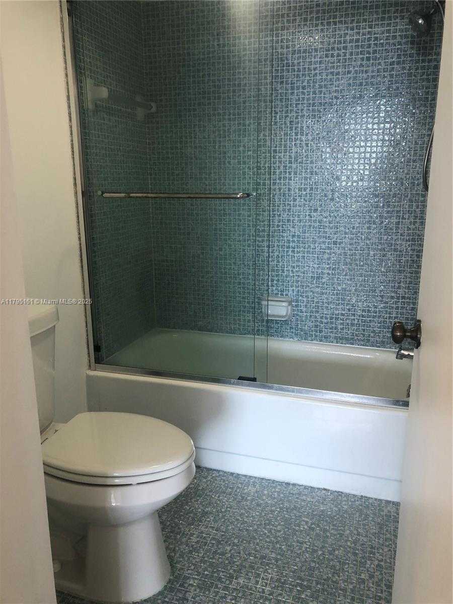 Small Image of 18081 BISCAYNE BLVD #703, Aventura Number 14