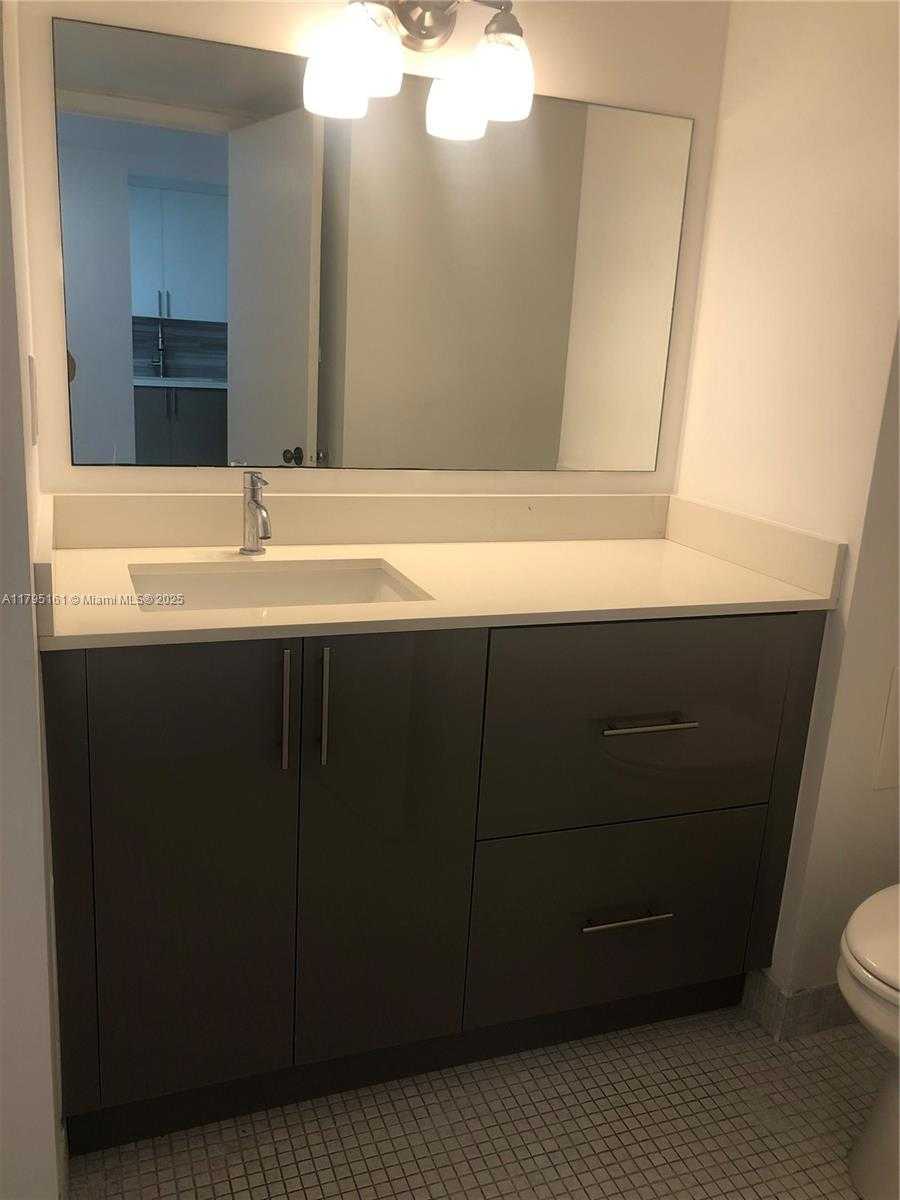 Small Image of 18081 BISCAYNE BLVD #703, Aventura Number 16