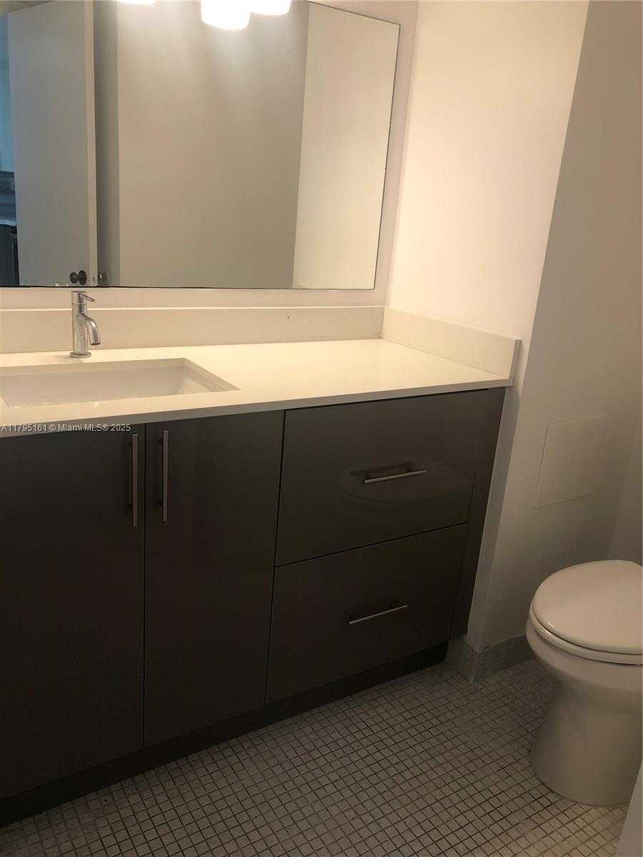 Small Image of 18081 BISCAYNE BLVD #703, Aventura Number 17