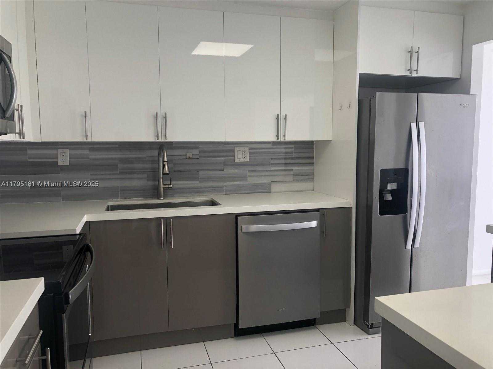 Small Image of 18081 BISCAYNE BLVD #703, Aventura Number 4