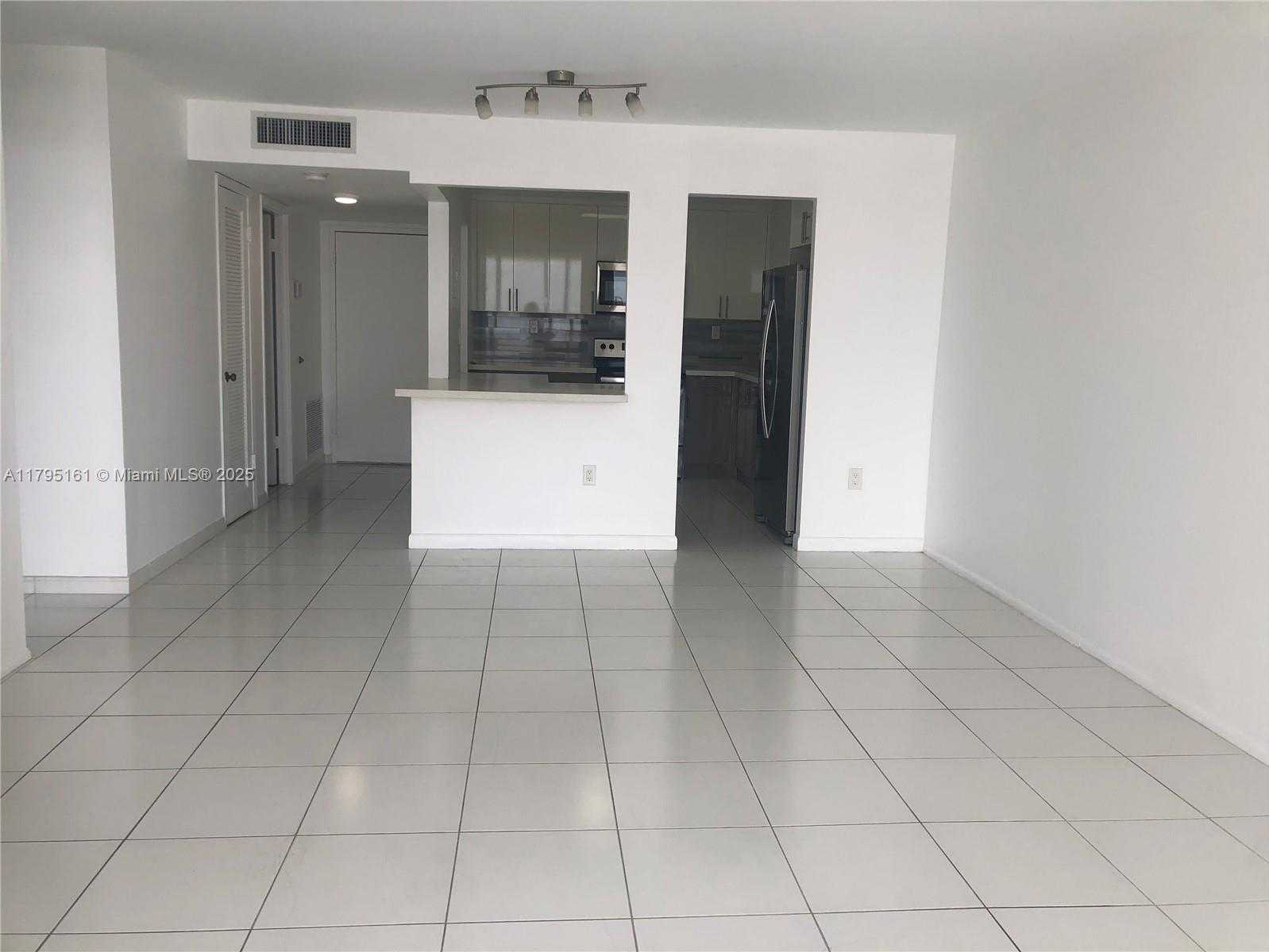 Small Image of 18081 BISCAYNE BLVD #703, Aventura Number 5