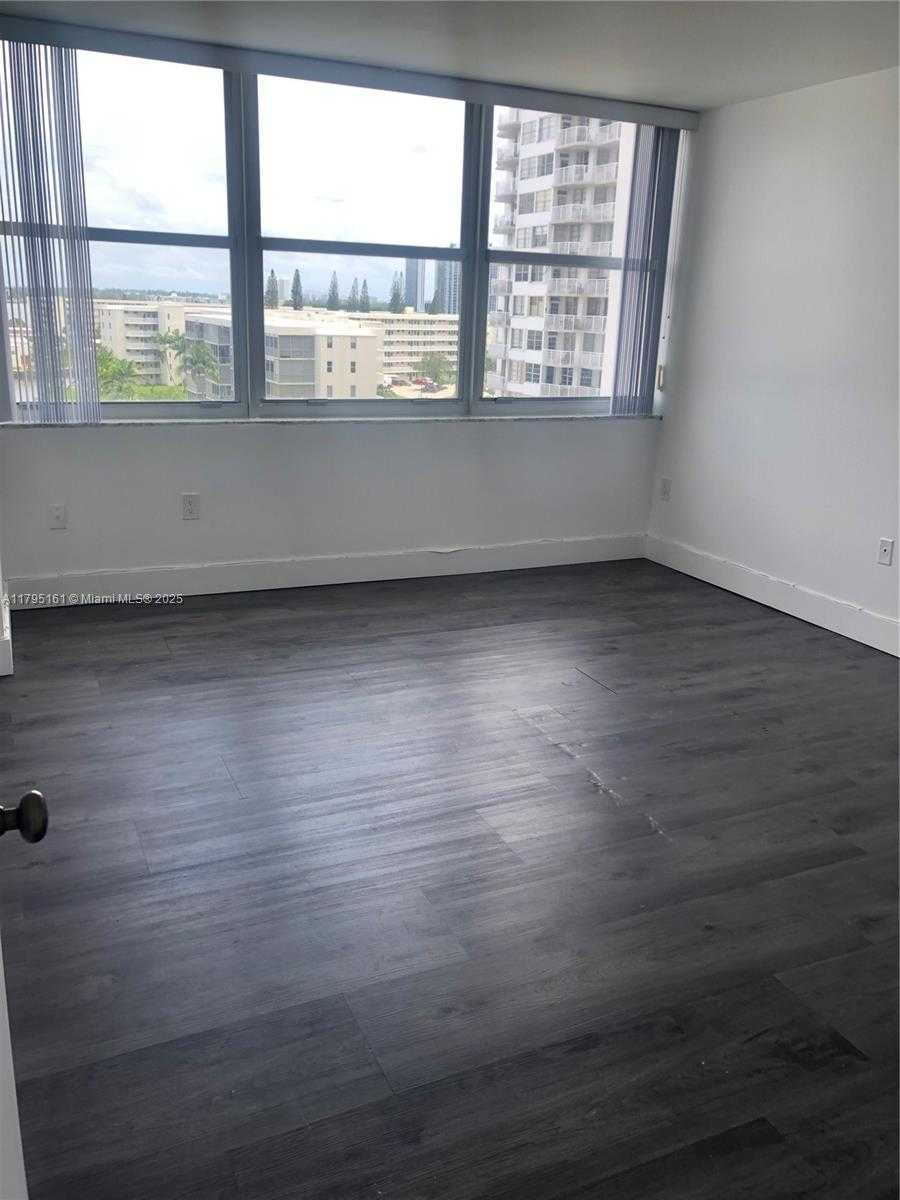 Small Image of 18081 BISCAYNE BLVD #703, Aventura Number 9