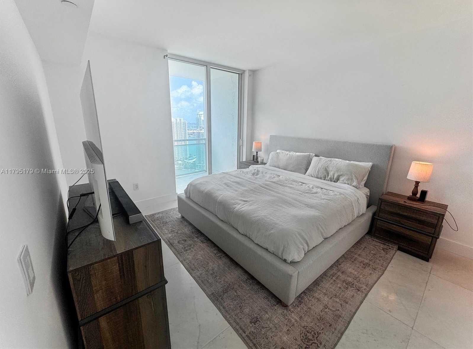 Small Image of 950 BRICKELL BAY DR #3904, Miami Number 12