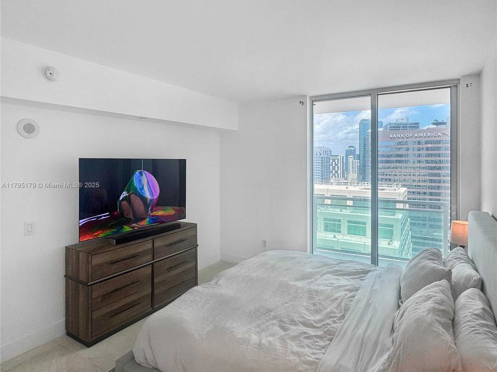 Small Image of 950 BRICKELL BAY DR #3904, Miami Number 13