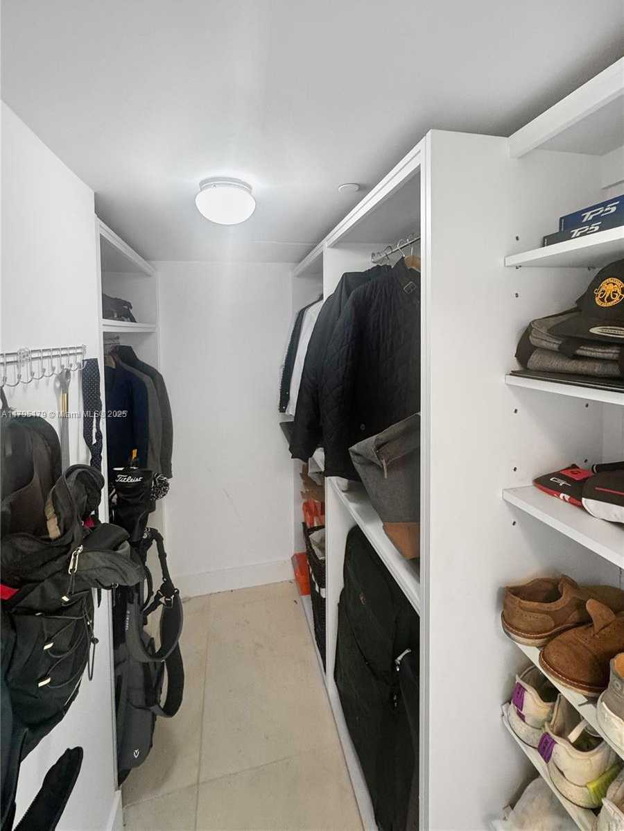 Small Image of 950 BRICKELL BAY DR #3904, Miami Number 14
