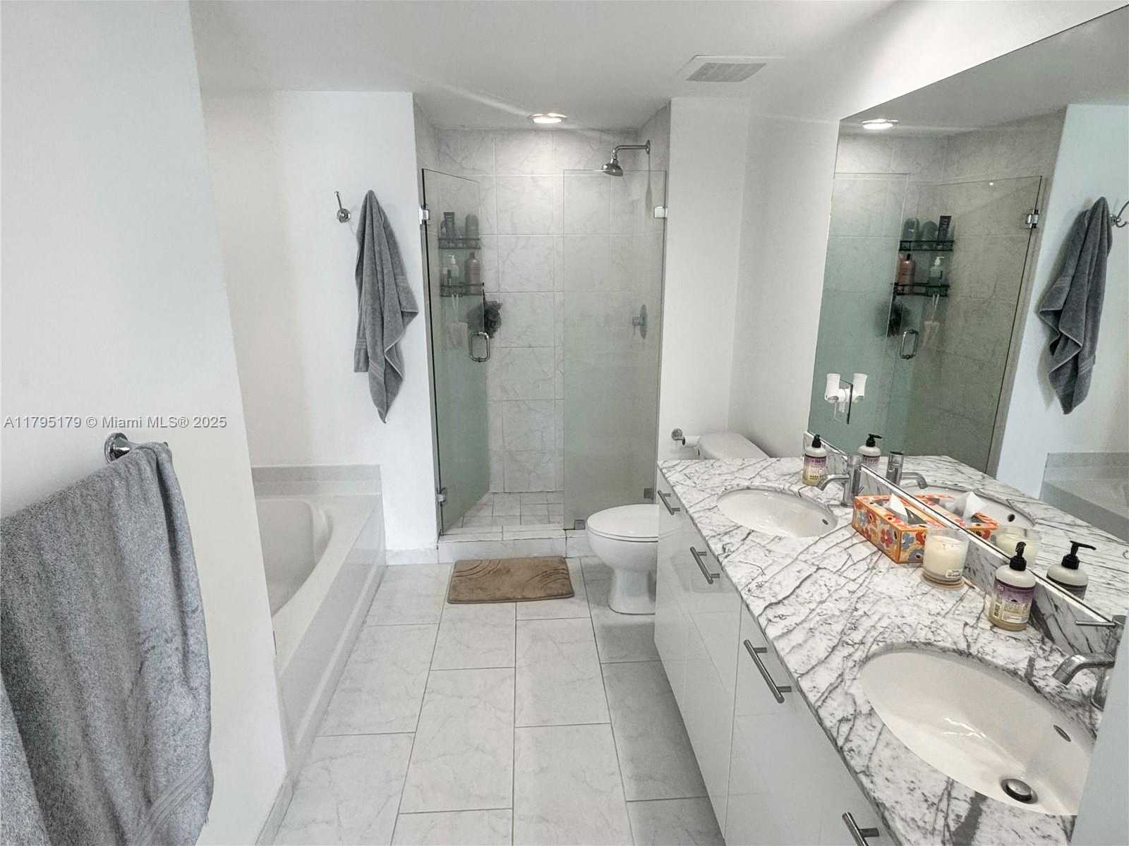 Small Image of 950 BRICKELL BAY DR #3904, Miami Number 15