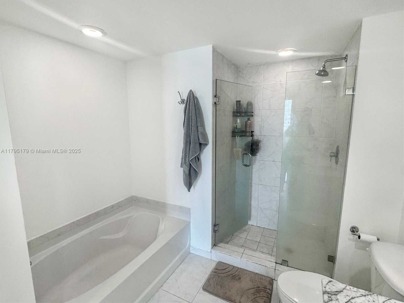 Small Image of 950 BRICKELL BAY DR #3904, Miami Number 16